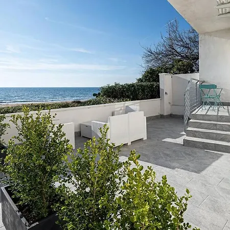 Esclusivo A Sfioro Sul Mare Con Terrazza. Apartamento *